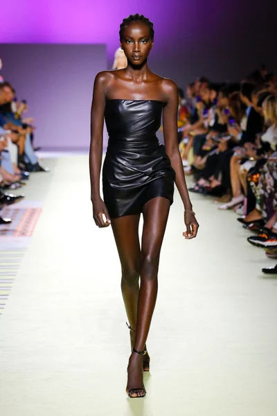 Look 11